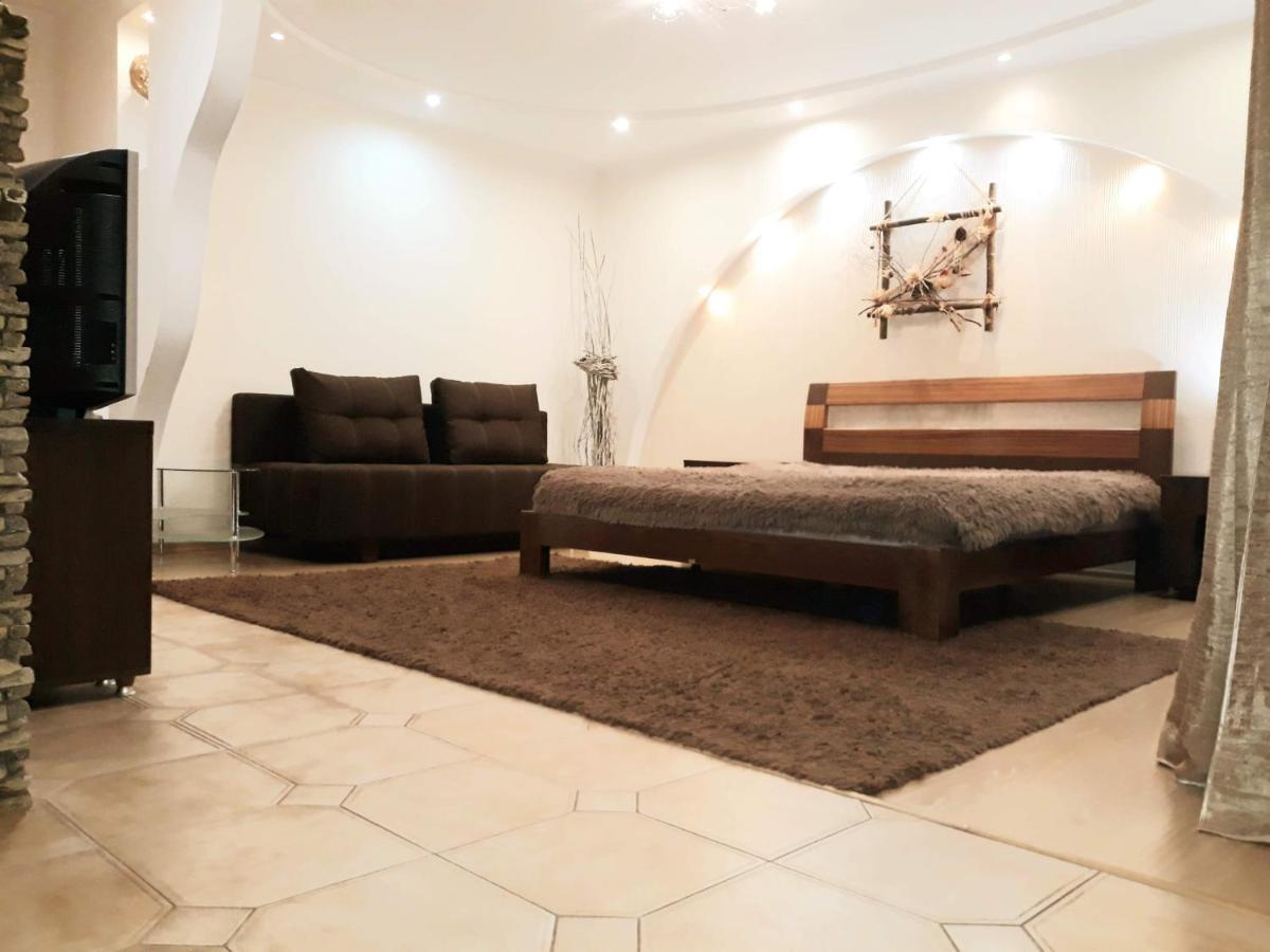 Apartment At Matusevycha Street 2-15 كريفوي روغ المظهر الخارجي الصورة